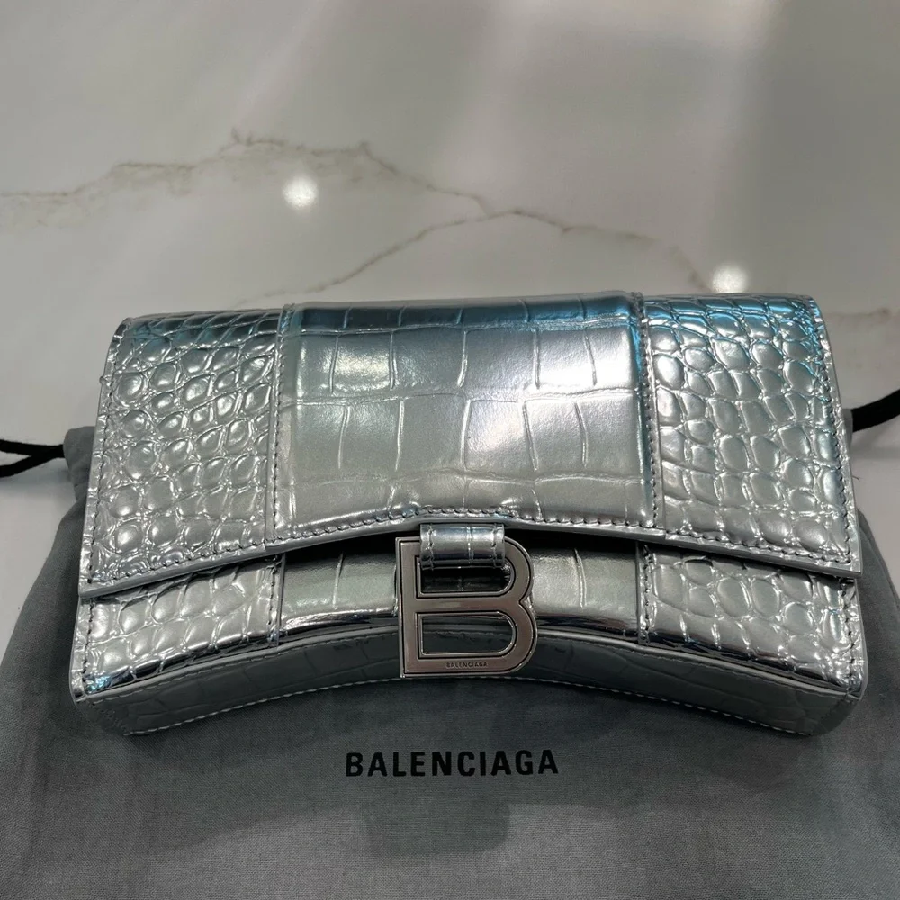 Balenciaga Hourglass Wallet on Chain - New With Tags RRP $1,750 - Picture 10 of 12
